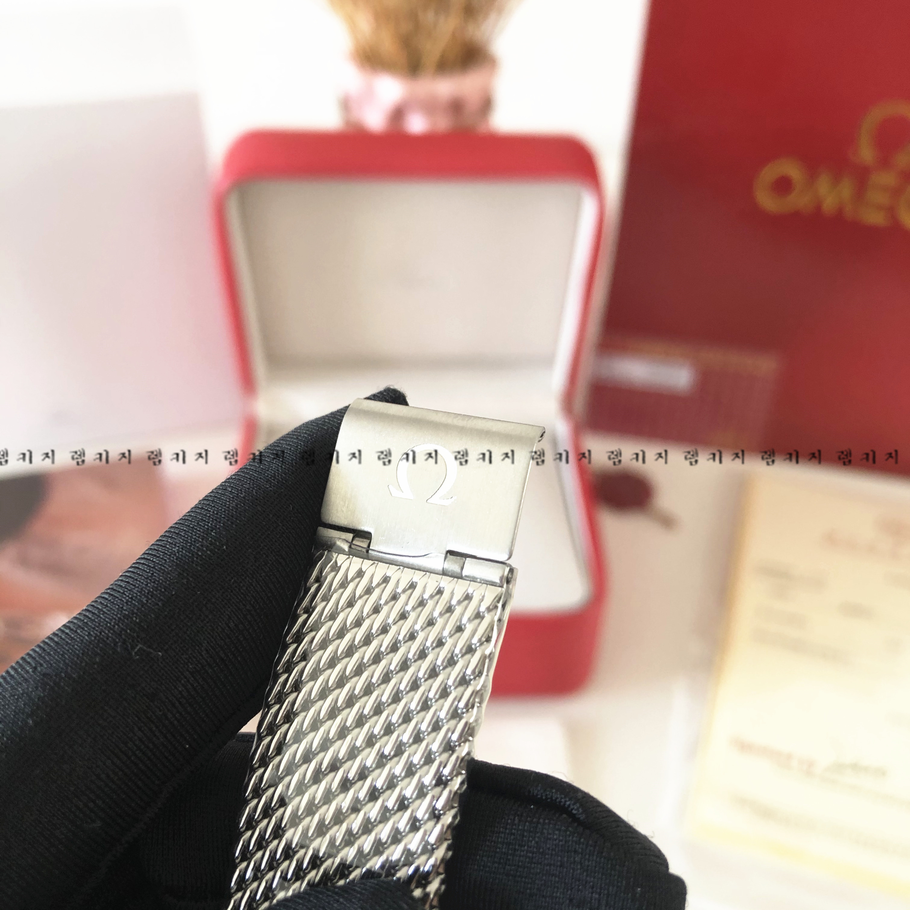 오메가 씨마스터 007에디션 메쉬스트랩 시계